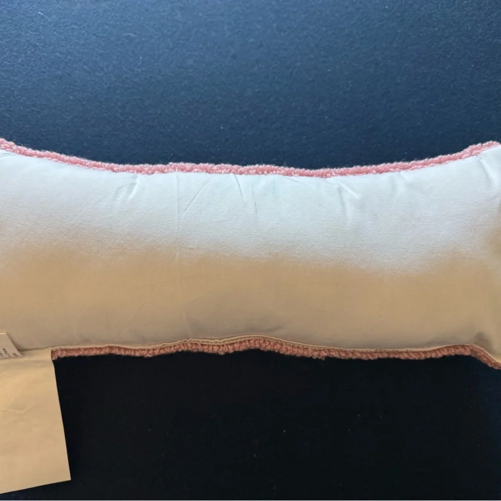 Super cute winter hats pillow!! Zoom in 4 design  details, angles& measurements